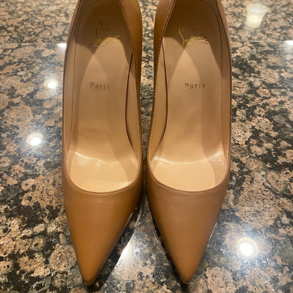 Christian Louboutin size 40 (USA 10) Brown Leather Pumps Heels in MINT Condition